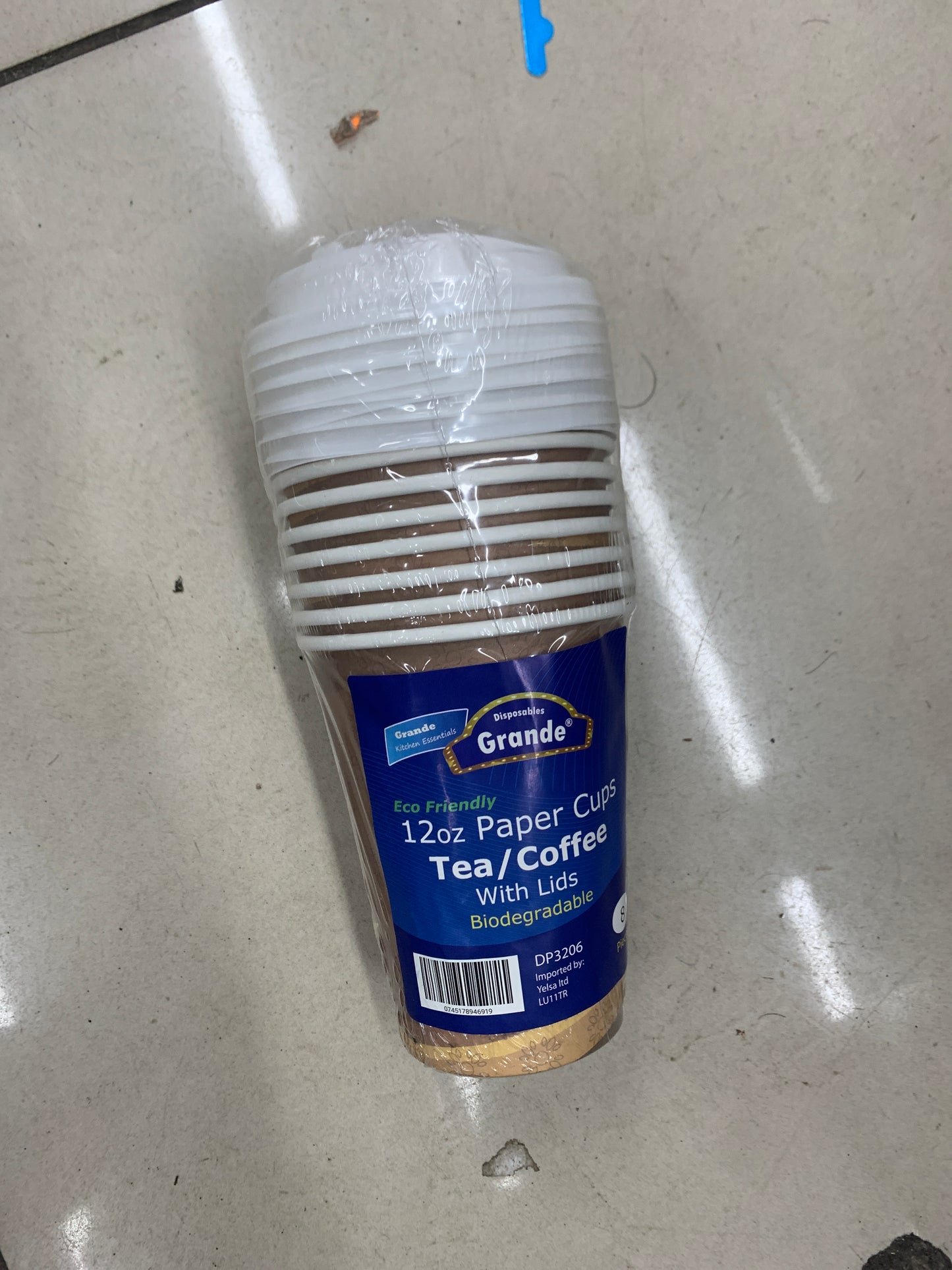 Coffee cups with lids